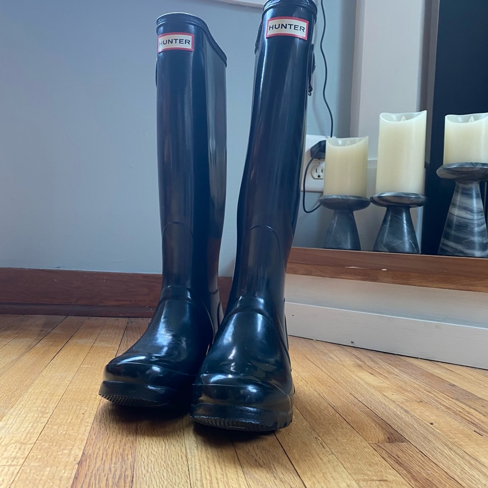 Like NEW Classic Hunter Rain boots.
